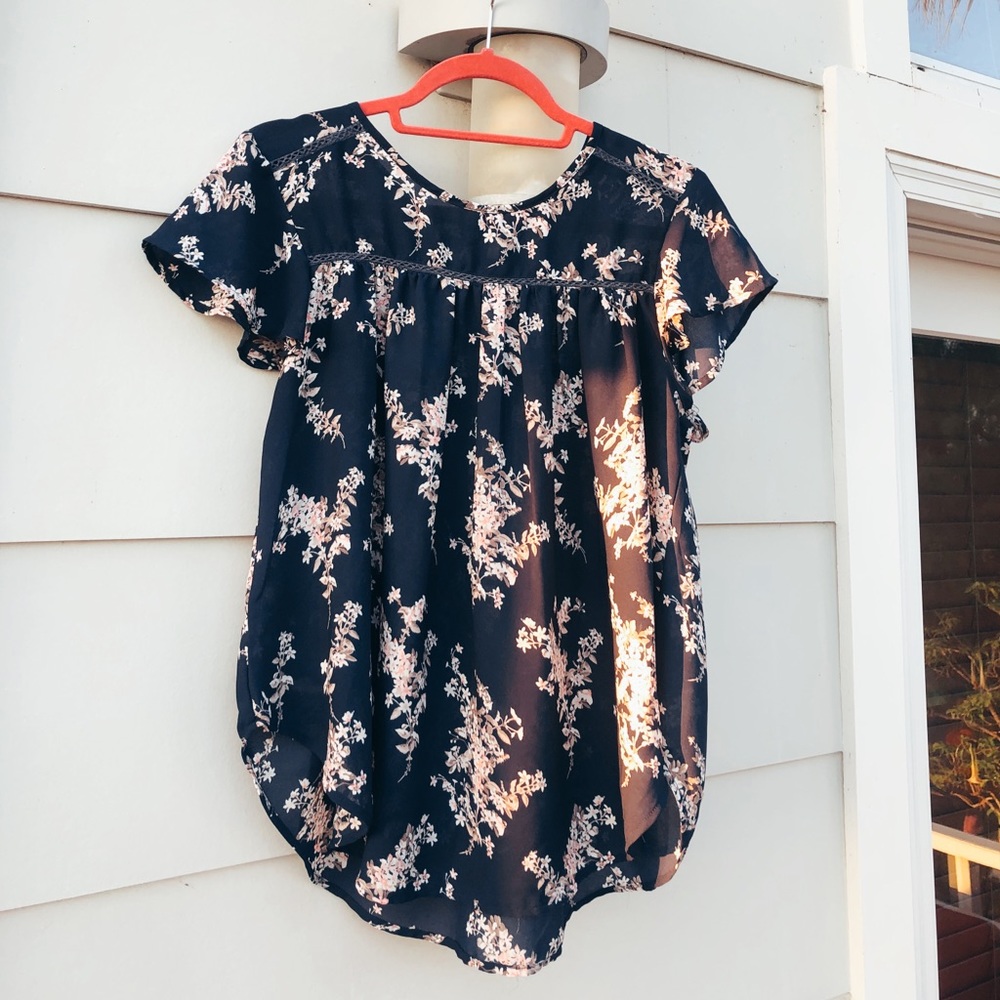 Japna Blue Floral Top/Size: L.
